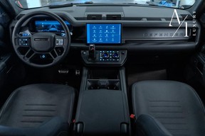 Land Rover Defender Octa 2025