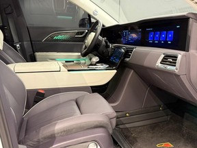 Hongqi E-HS9 2023