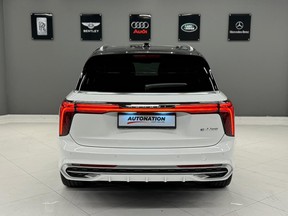 Hongqi E-HS9 2023