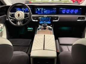 Hongqi E-HS9 2023