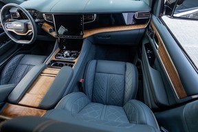 Jeep Grand Wagoneer 2023