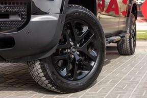 Land Rover Defender 110 2023