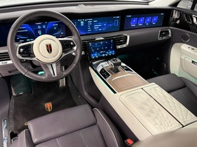 Hongqi E-HS9 2023
