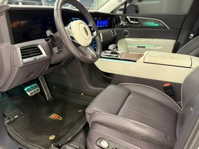 Hongqi E-HS9 2023
